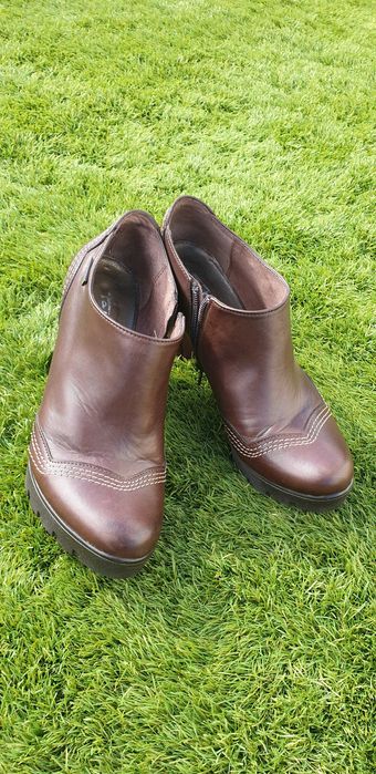 Botins pele castanhos