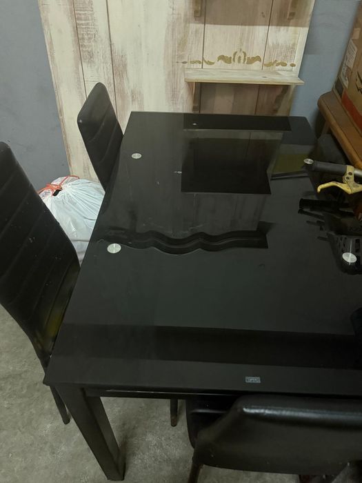 Mesa de Jantar c/ cadeiras incluídas