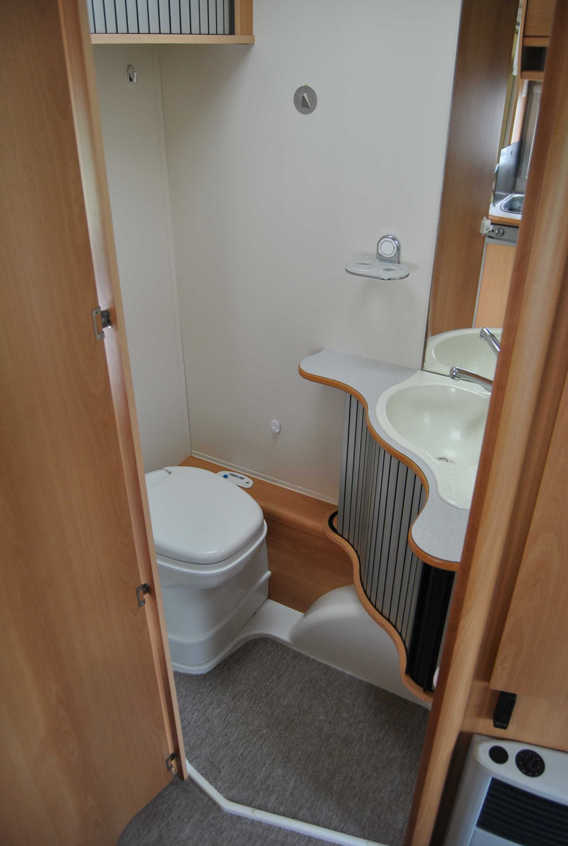 KIP 530 Przestronna Zadbana Pojedyncze łóżka WC Ogrzewanie DMC1700kg!