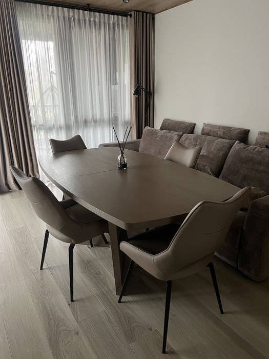 Продам обідній стіл з комплектом крісел