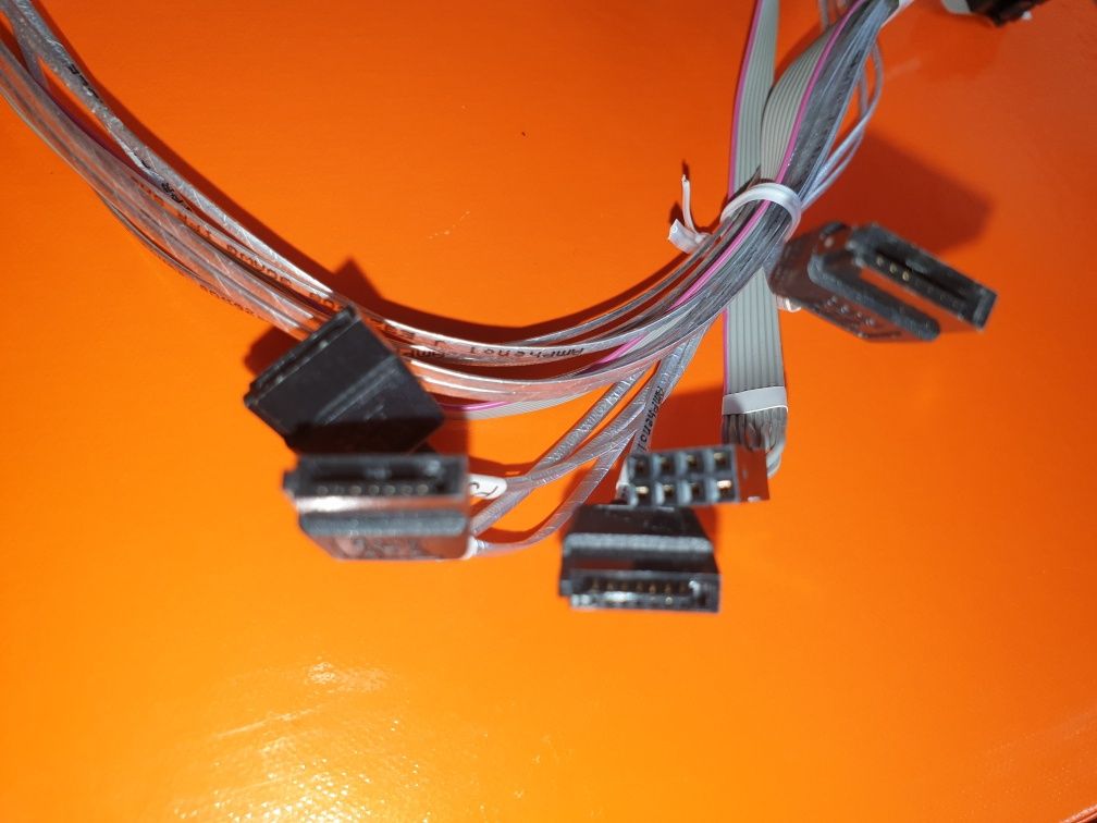 RAID-5 Microsemi Adaptec SmartHBA 2100-4i4e (obsługuje do 8 dysków)