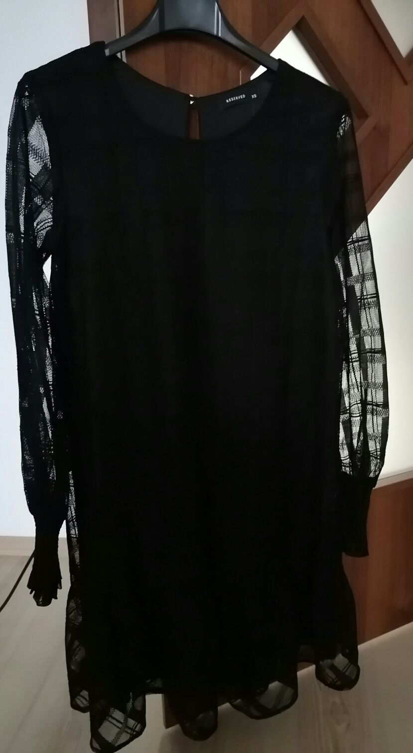 Sukienka czarna Reserved XS falbanka