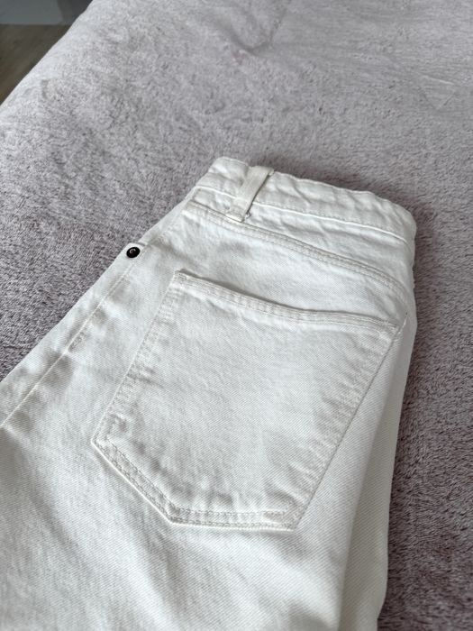 Прямі джинси від Zara