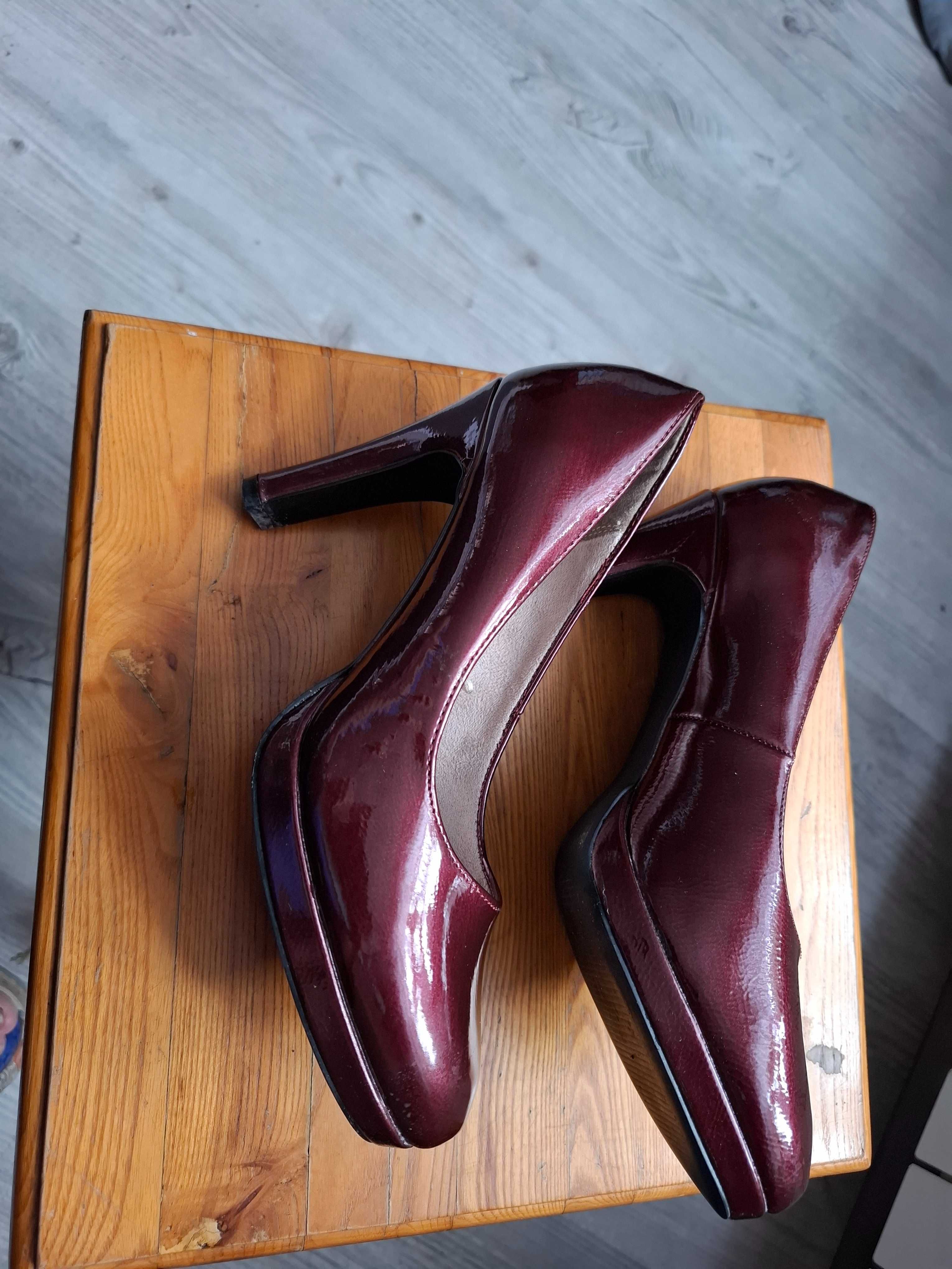 Buty na obcasie  bordowe