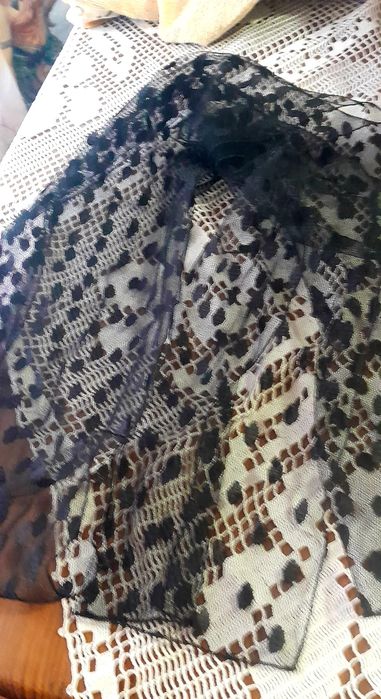 Lenços pretos e outros