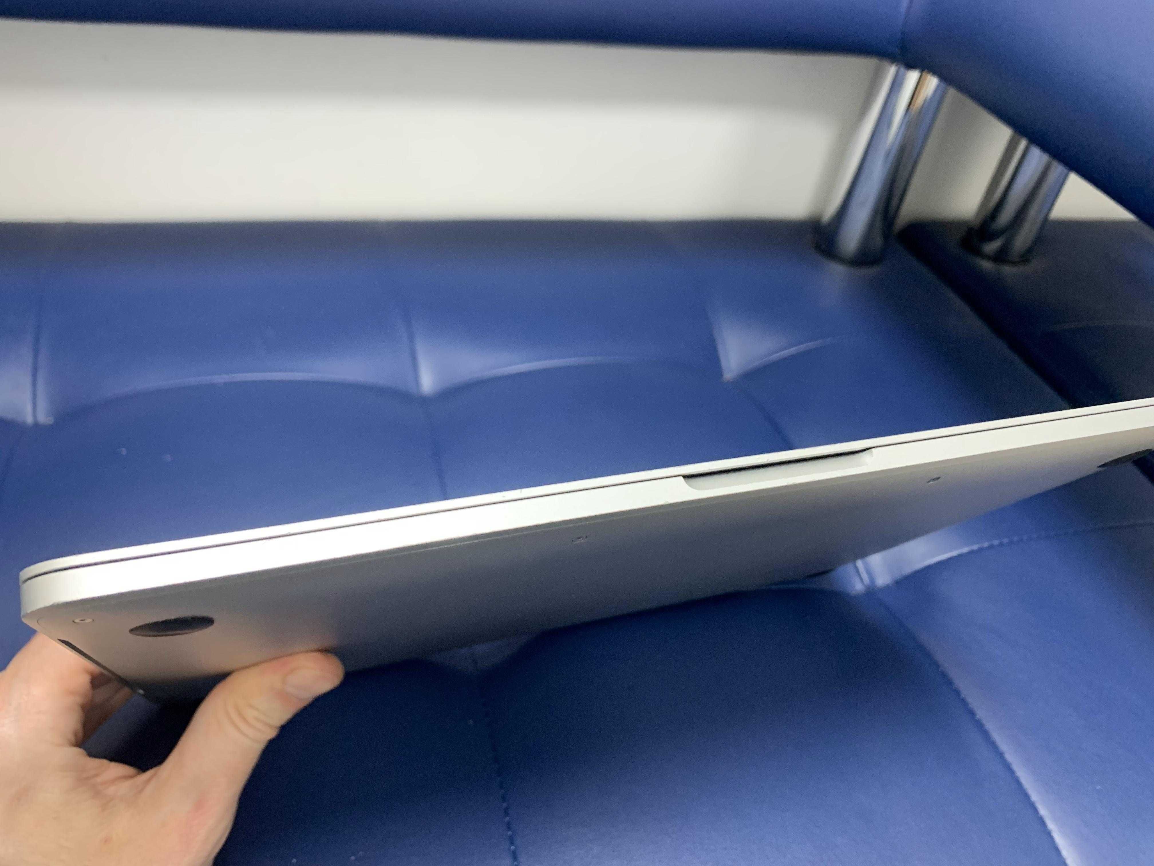 Macbook A1706 на запчастини