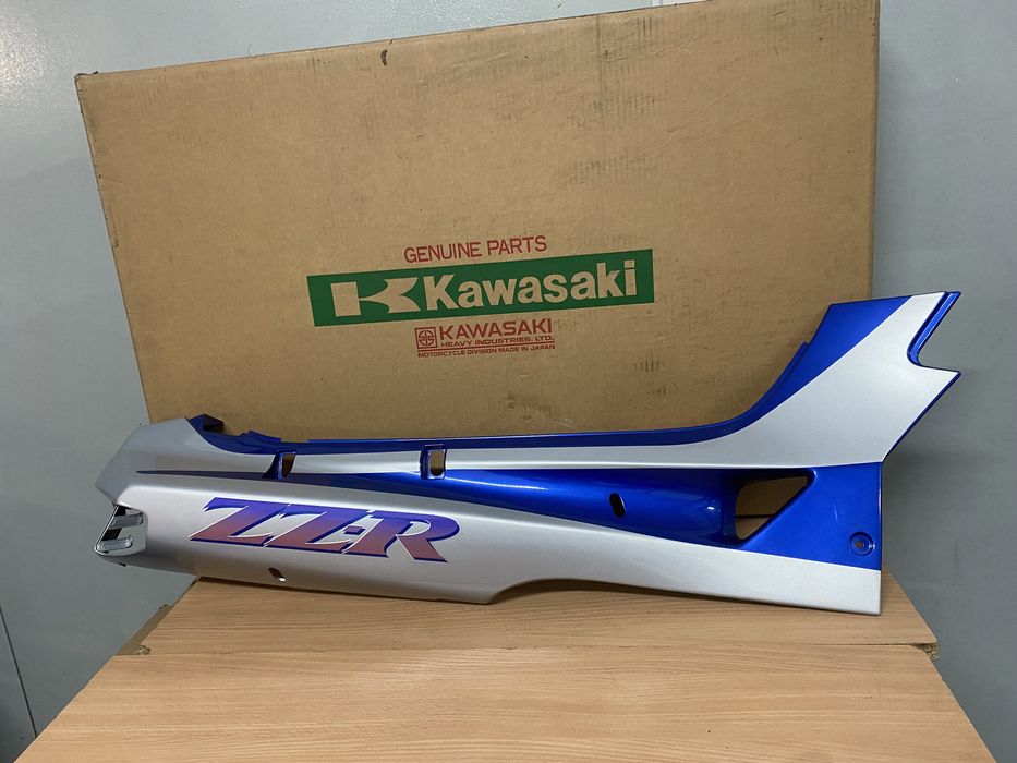 Kawasaki ZZR600 Bok owiewka Lewa boczek Nowa