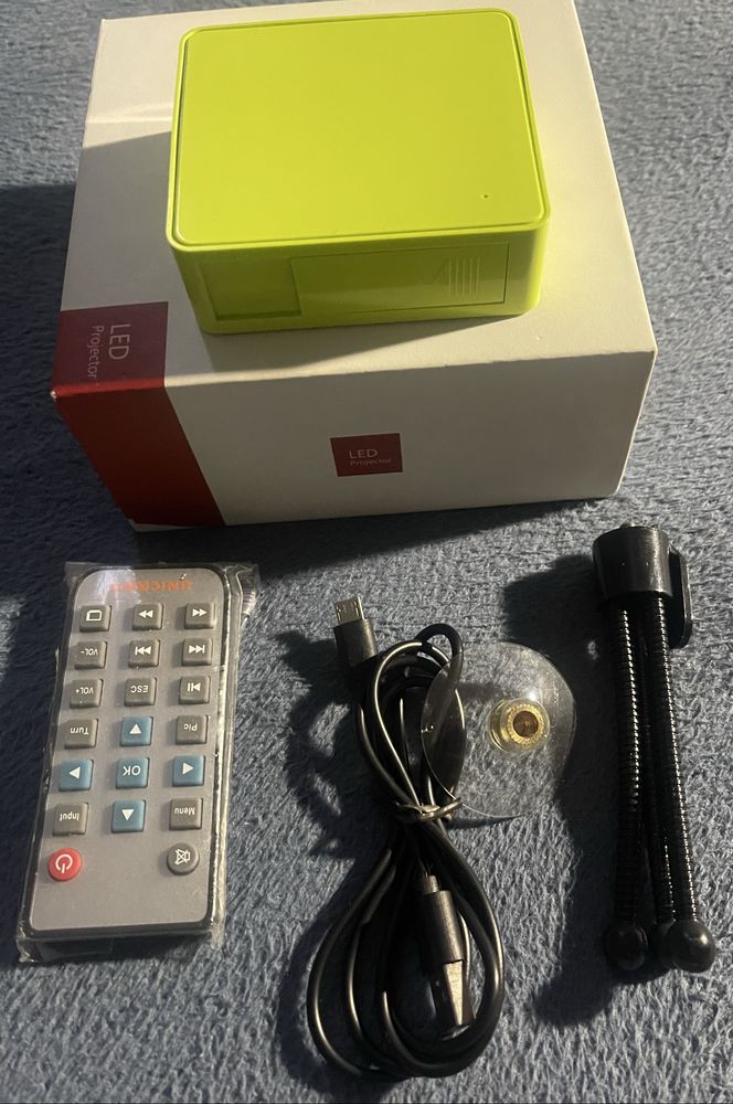 Продам Проектор unic uc 50