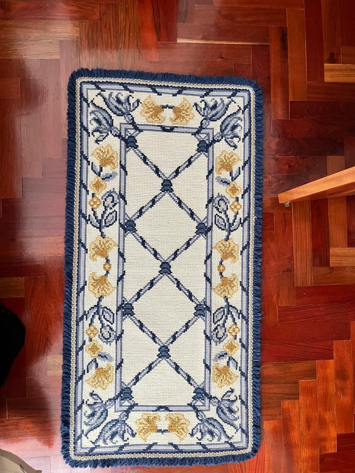 Conjunto para quarto em tons bege.