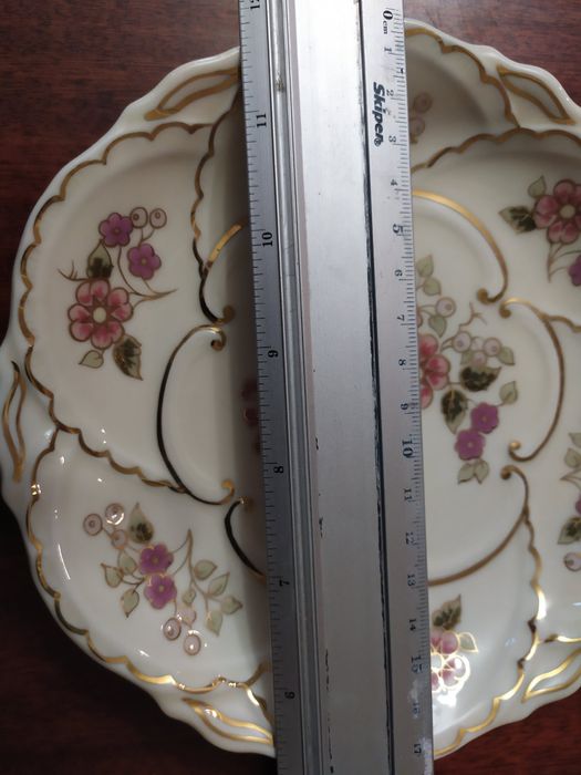 Тарелка новая, диаметр 17,5см, позолота на месте, сколов и трещин, нет