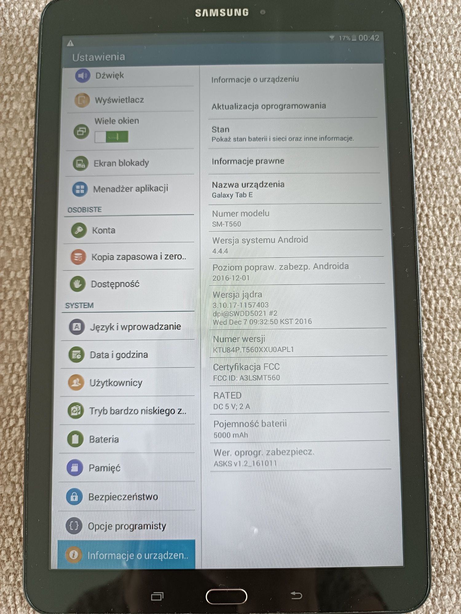 Tablet Samsung Galaxy TAB E plus ładowarka i etui