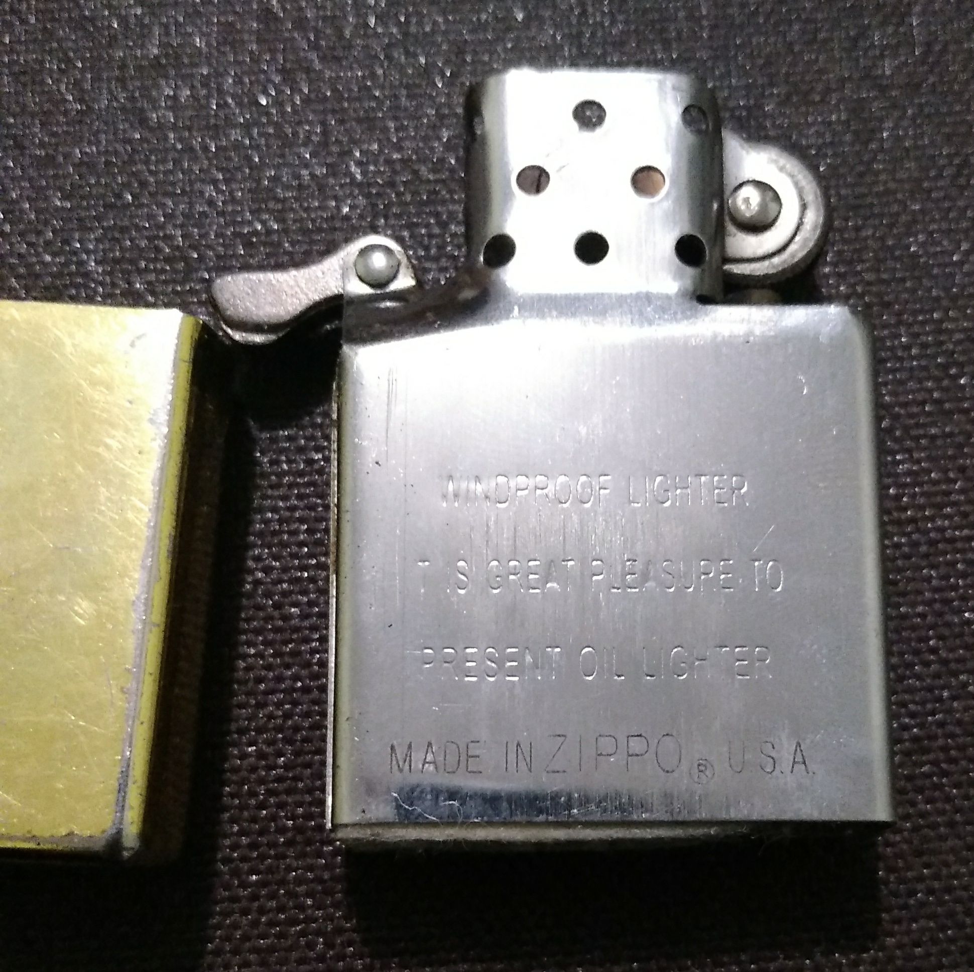 Бензиновая зажигалка Zippo