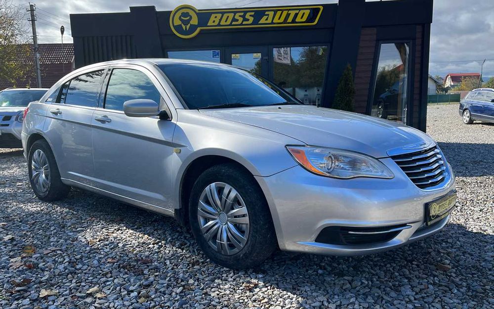Chrysler 200  2011