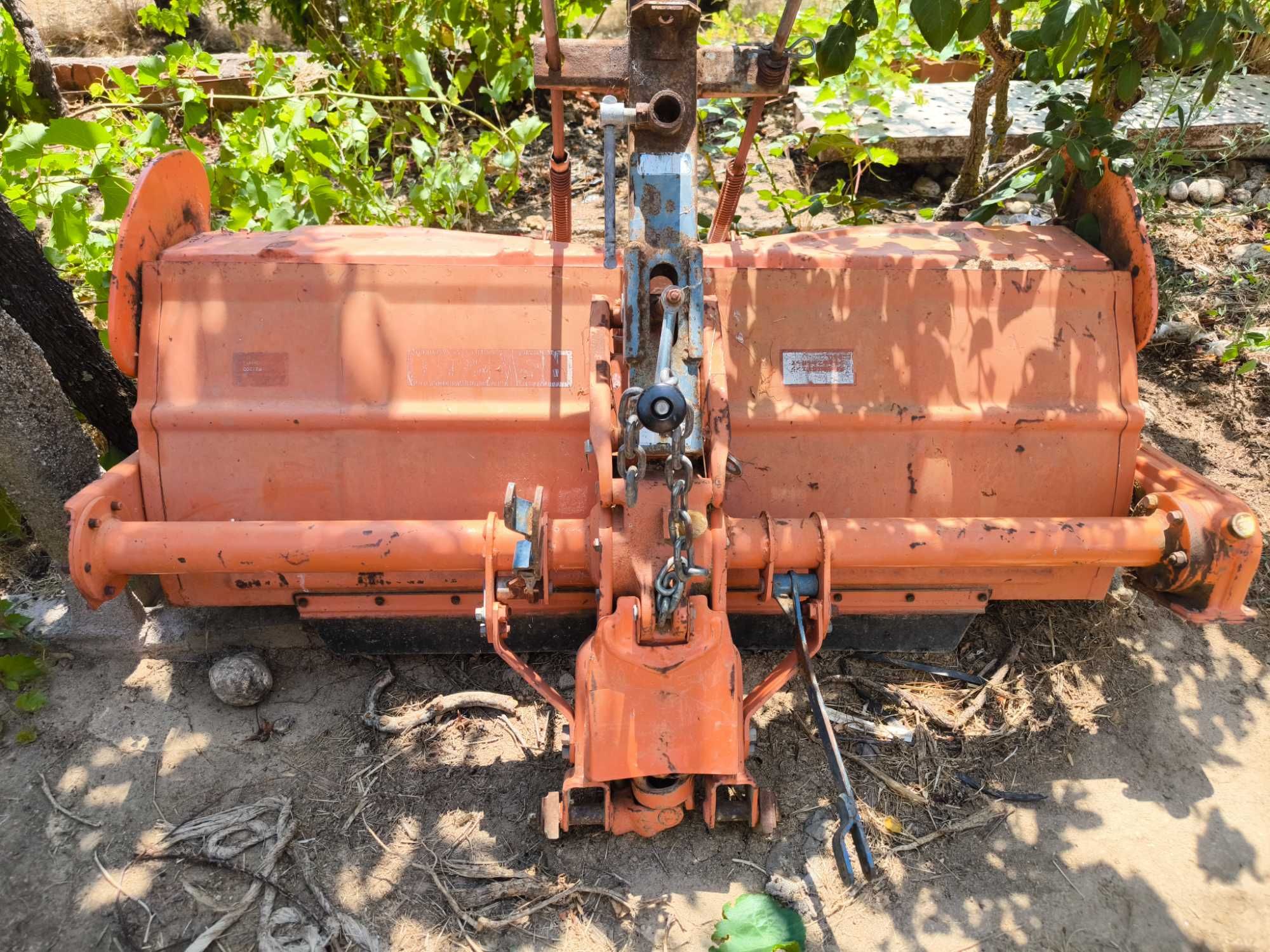 Trator Kubota B6001+frese +charrua