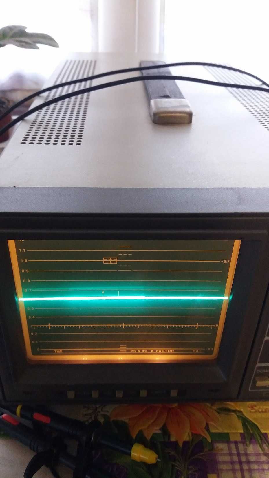 Двоканальний осцилограф Tektronix 1731 composite waveform vector scope