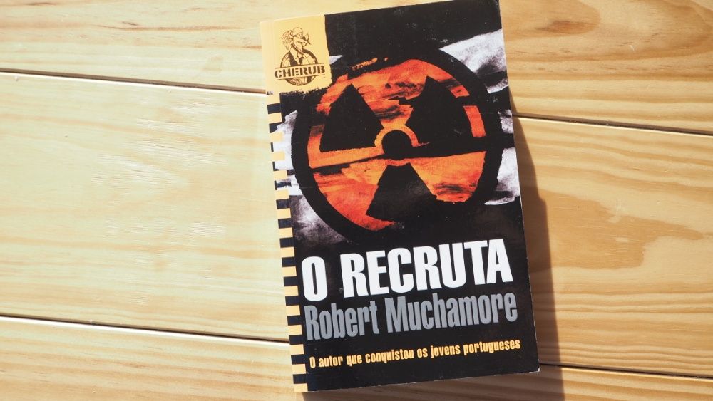 "O Recruta", de Robert Muchamore. Novo