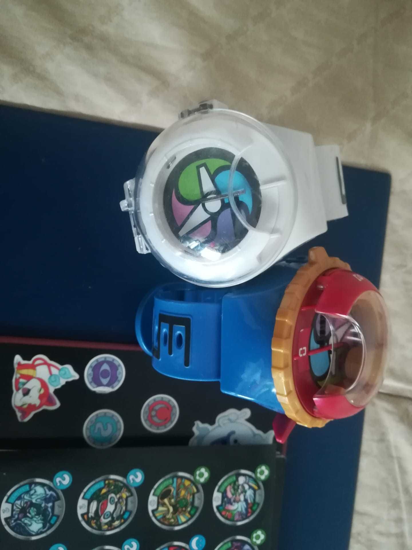 Vendo livro Yo-kai-Watch + Relogios (com 50 chapas)