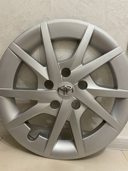 Ковпаки на  Toyota Prius, R16 оригінал