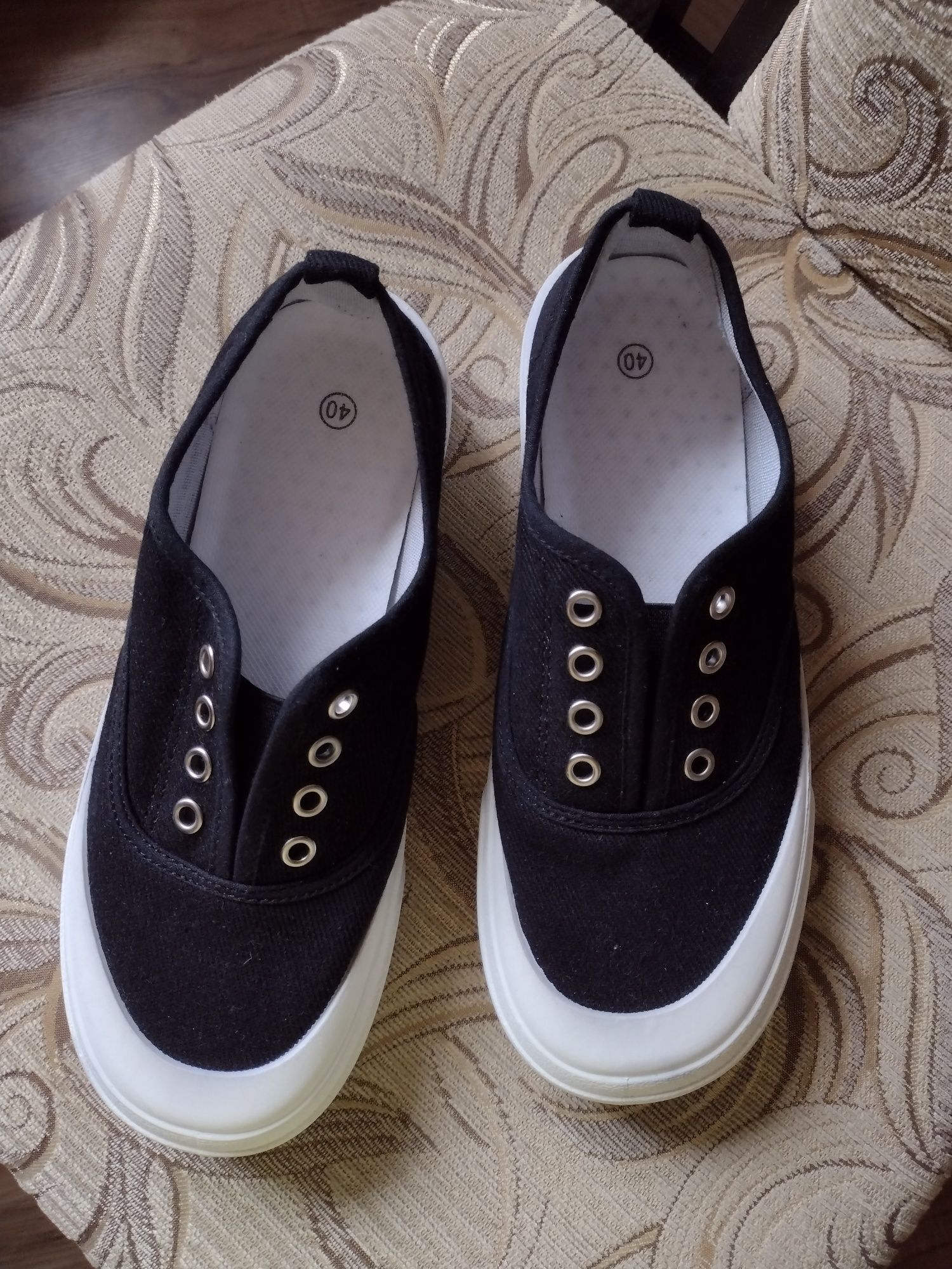 Buty trampki wsuwane rozmiar 40