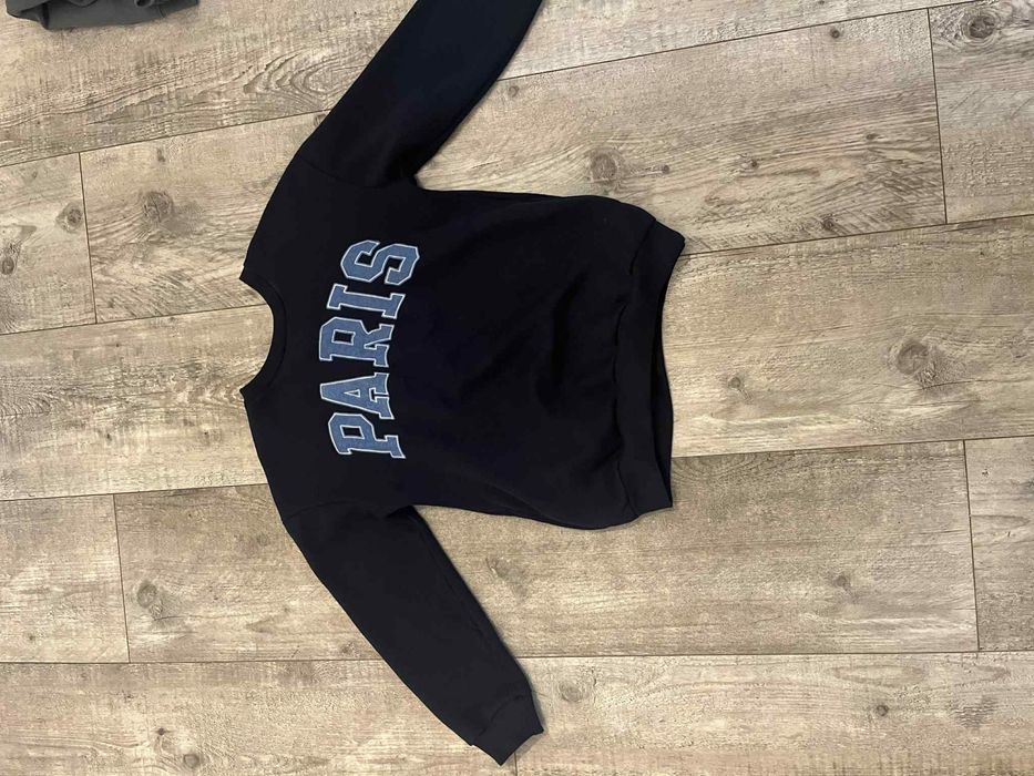 Czarna bluza           .