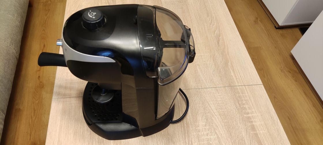 Kolbowy ekspres ciśnieniowy deLonghi EC 220.CD - jak nowy