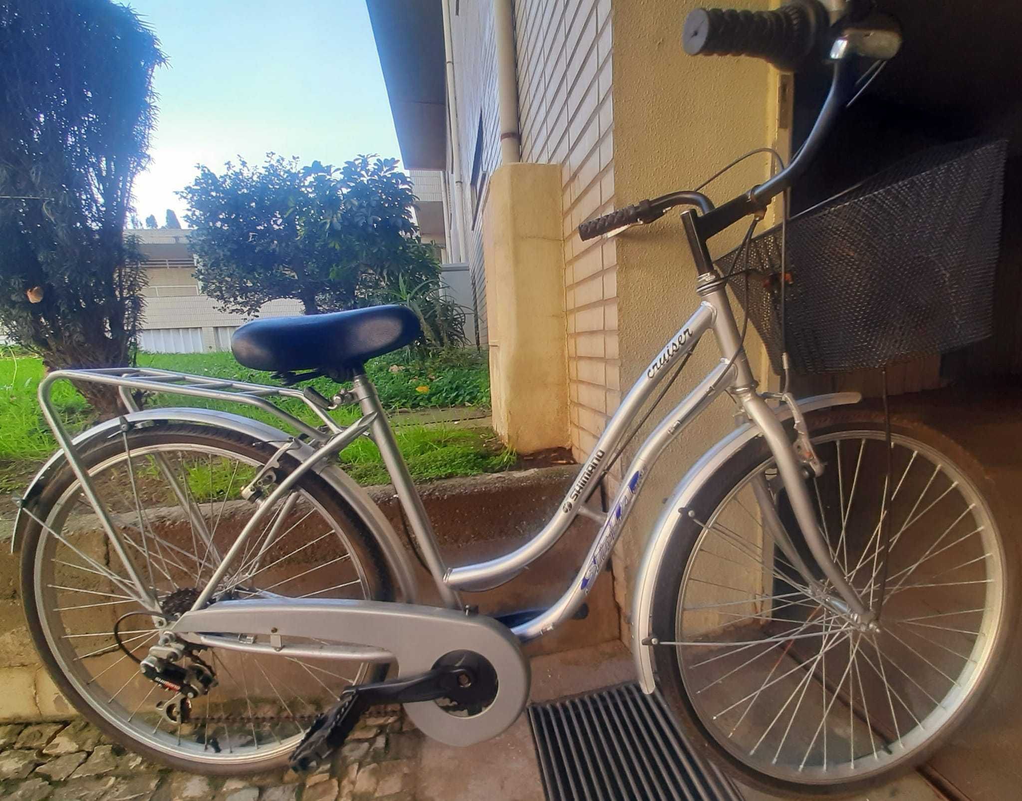 Vendo bicicleta usada em muito bom estado.