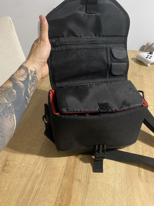 Lustrzanka Canon eos 2000D