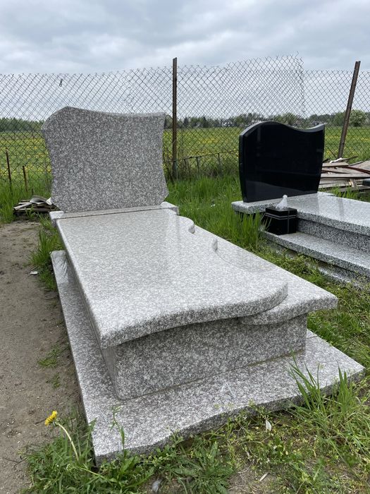 Tani pomnik, nagrobek granitowy Łódź