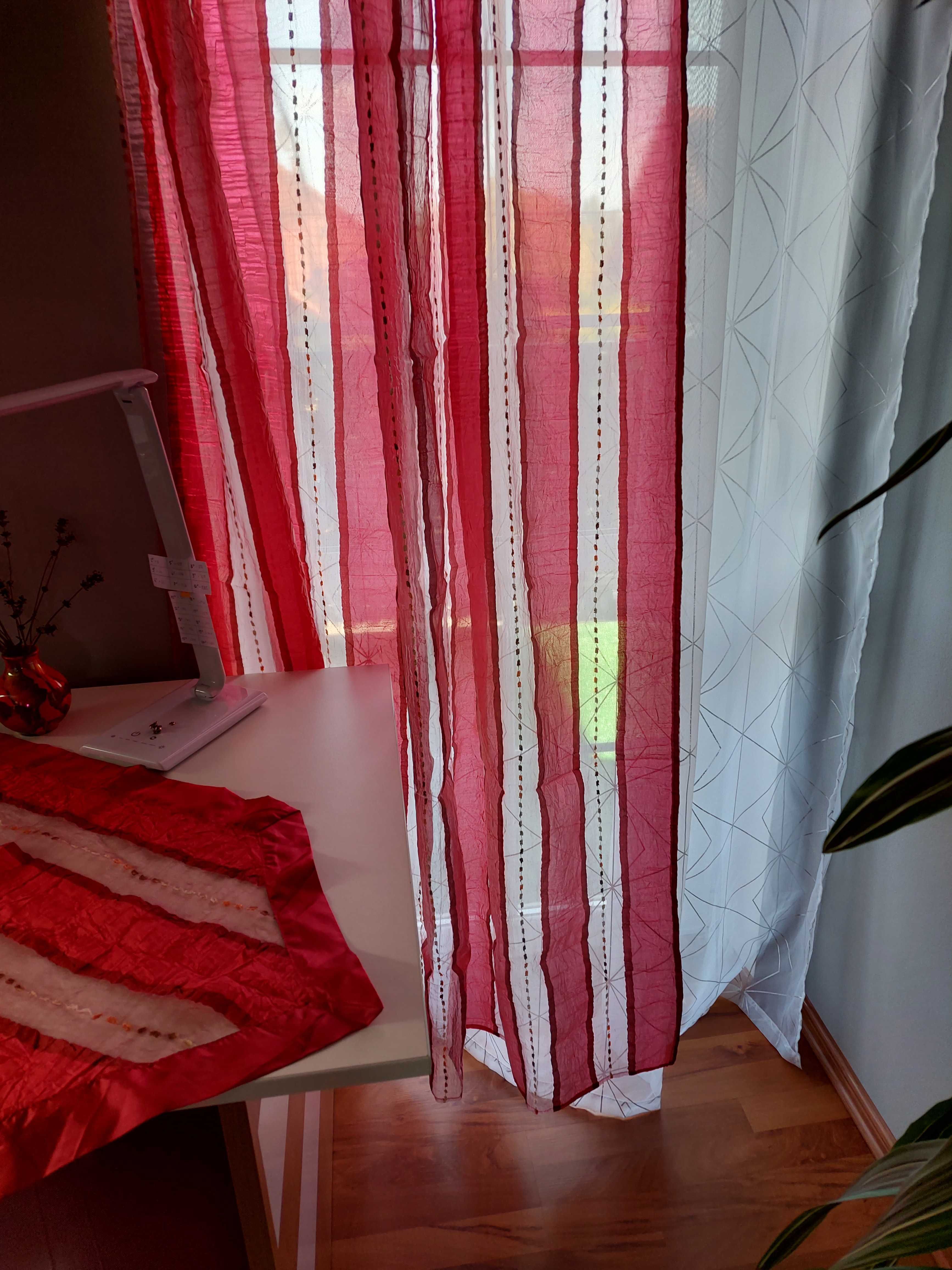 Firana czerwona  z bieżnikiem, komplet, -30 zł