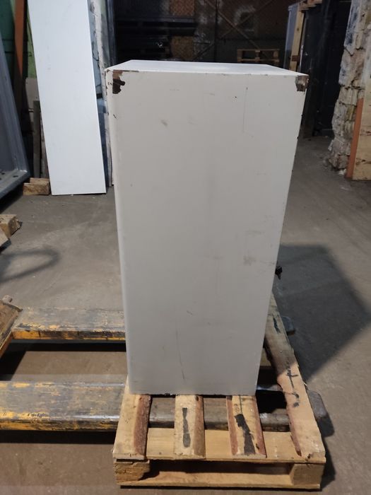 Продаю б.у канцелярский сейф(висота 93 см.)