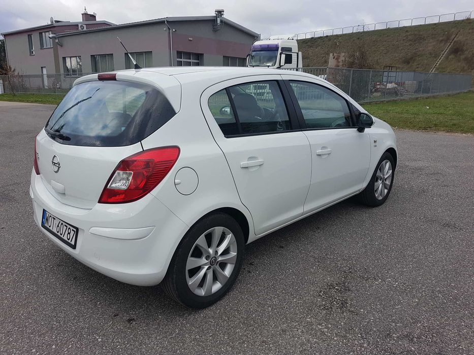 Opel Corsa d 1.4  16v benzyna