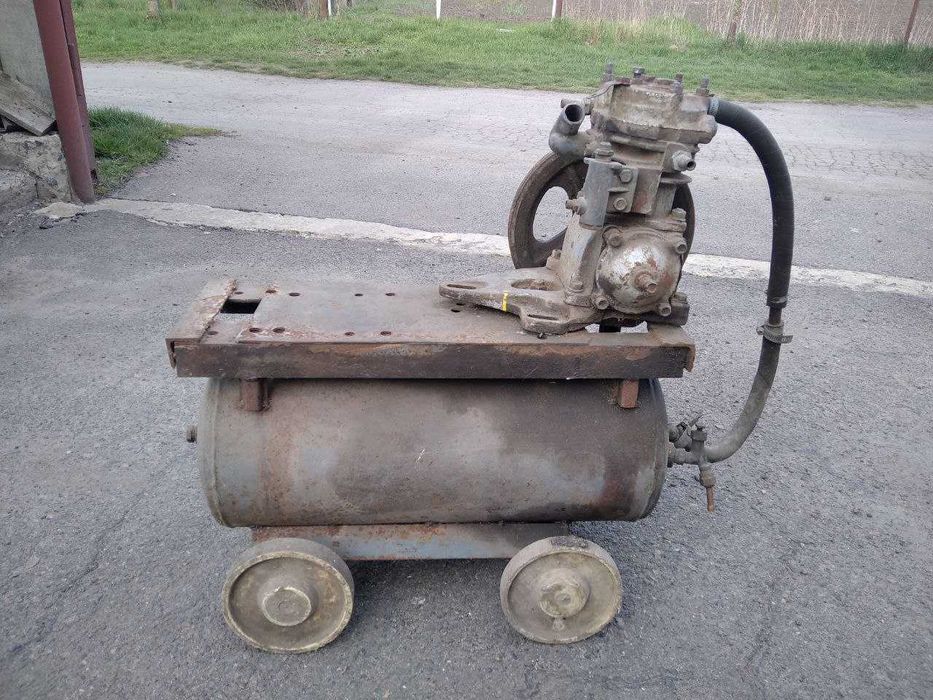 Компресор ЗІЛ із ресивером.