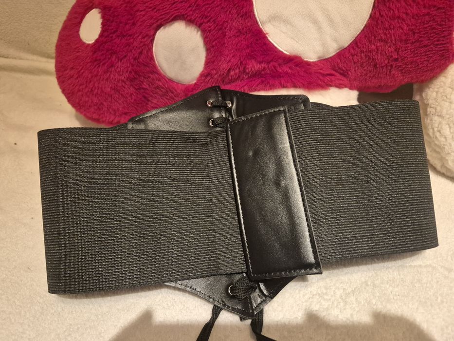 Gorset czarny uniwersalny z rzepami i sznurkami