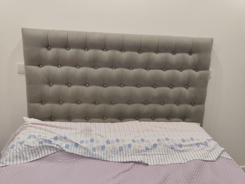 Cama de Casal com Cabeceira Capitone
