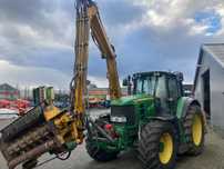 Ciągniki John Deere 7430 Premium z kosiarką do poboczy