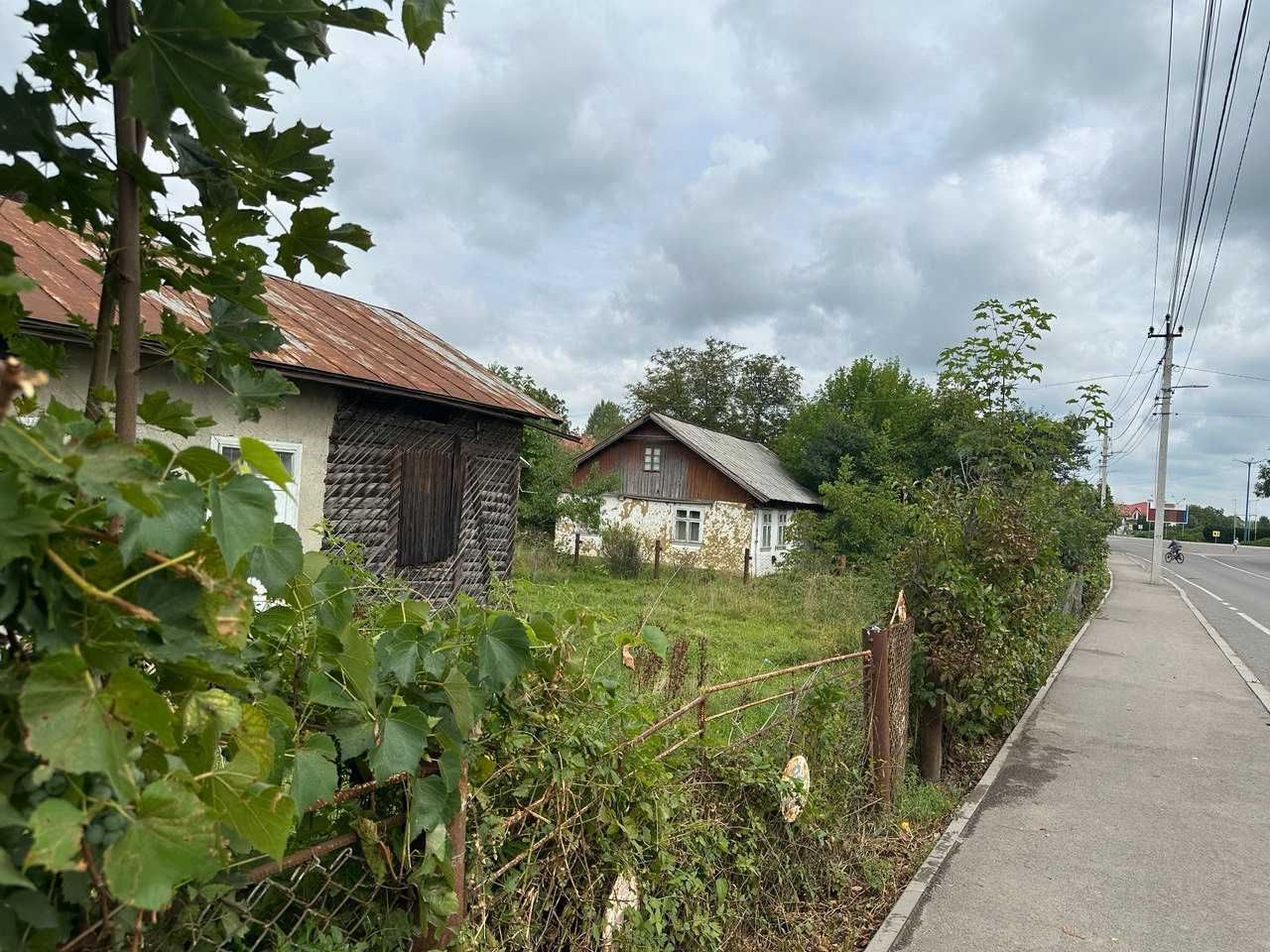 земля Надвірна, поряд з АТБ , кільце. Підійде під комерцію. Буковель