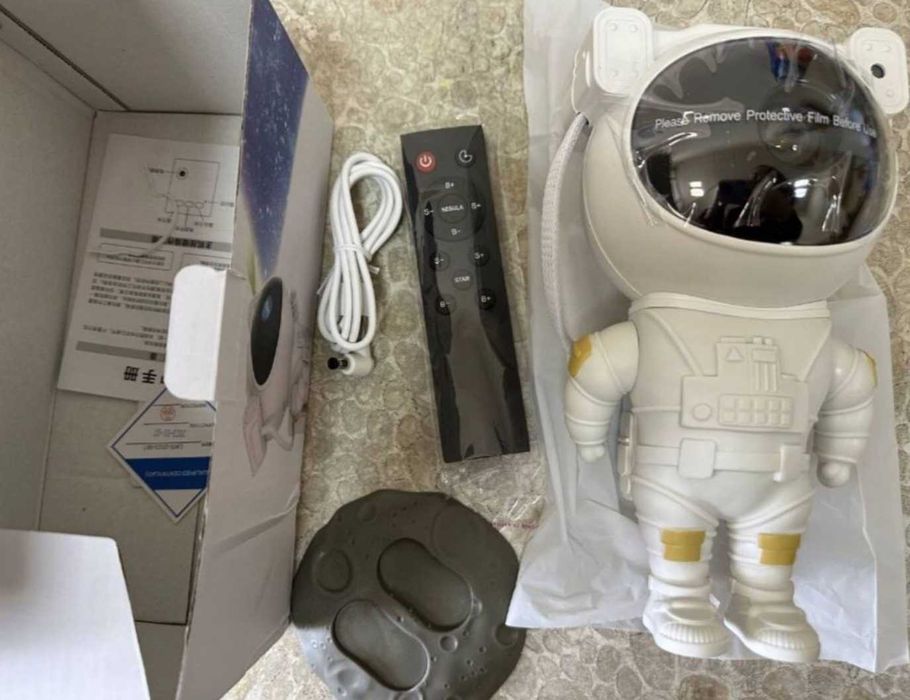 Нічник проектор зоряного неба великийц  космонавт