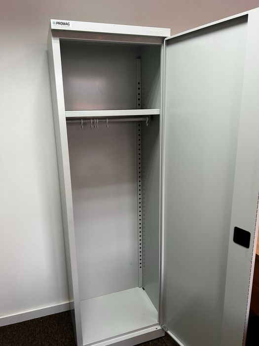 Metalowa SZAFA UBRANIOWA z drążkiem firmy PROMAG