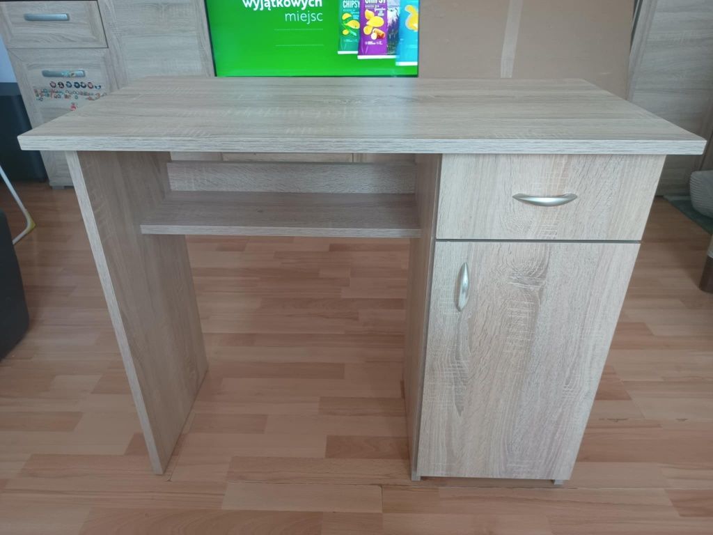 Sprzedam biurko widoczne na zdjęciach.