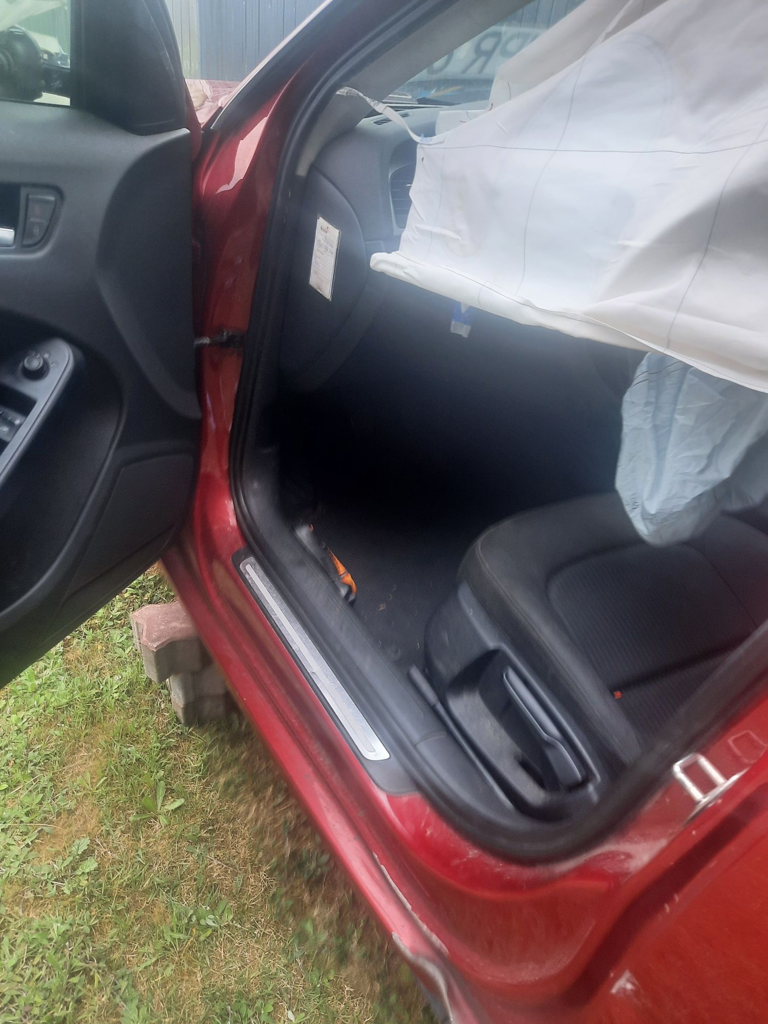 Sprzedam uszkodzone Audi a4 2009 r