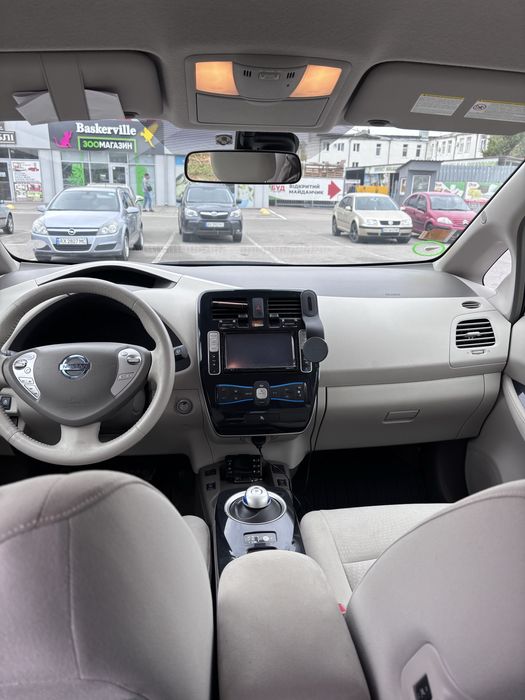 Авто Nissan Leaf
