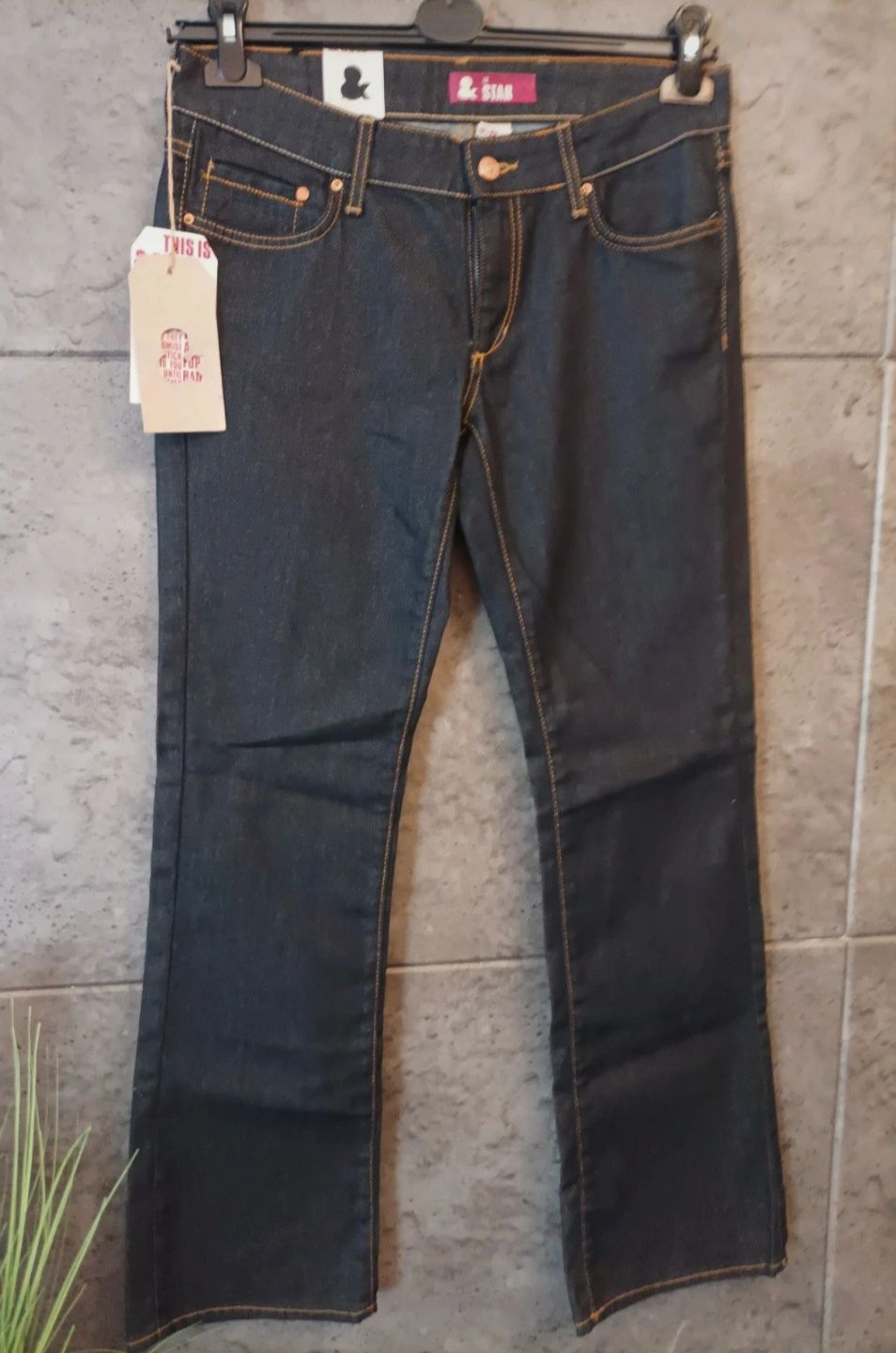 H&M,  modne spodnie jeansowe damskie, jeansy, szerokie nogaw