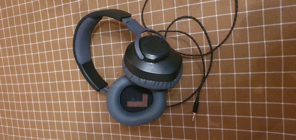 Навушники JBL та AKG