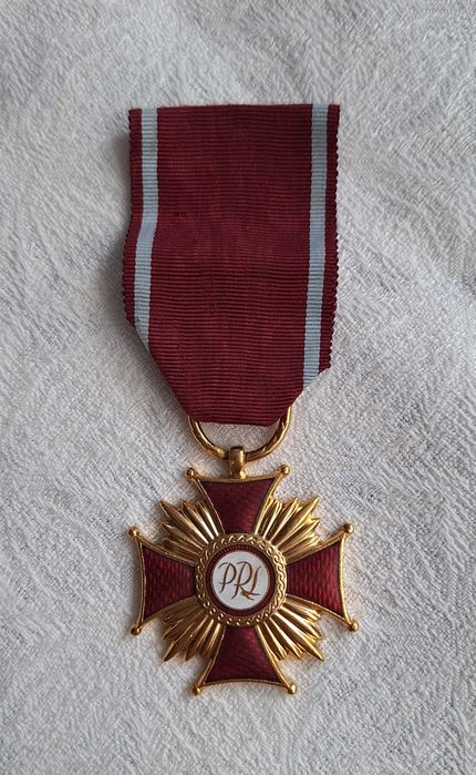 złoty krzyż zasługi