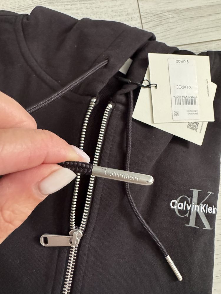Calvin Klein кофта на замку