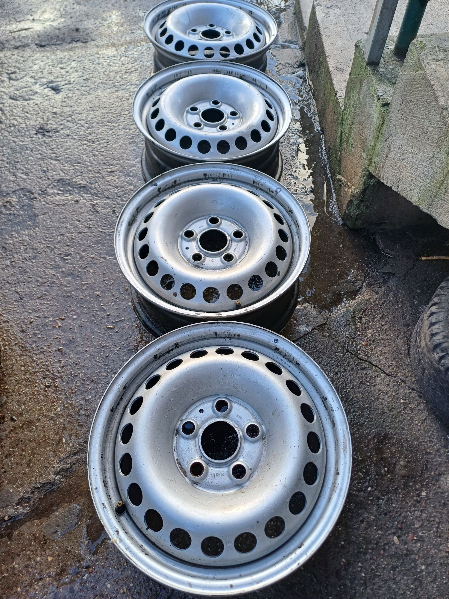 Oryginalne felgi 16" 5x120 VW T5 T6 Amarok et51 6,5j oc65,1mm