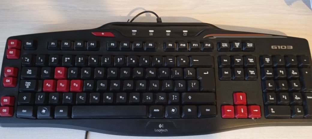 Клавіатура Logitech в оригінальній коробці з документами.