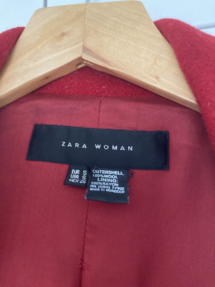 Sobretudo vermelho da Zara ( portes incluídos)