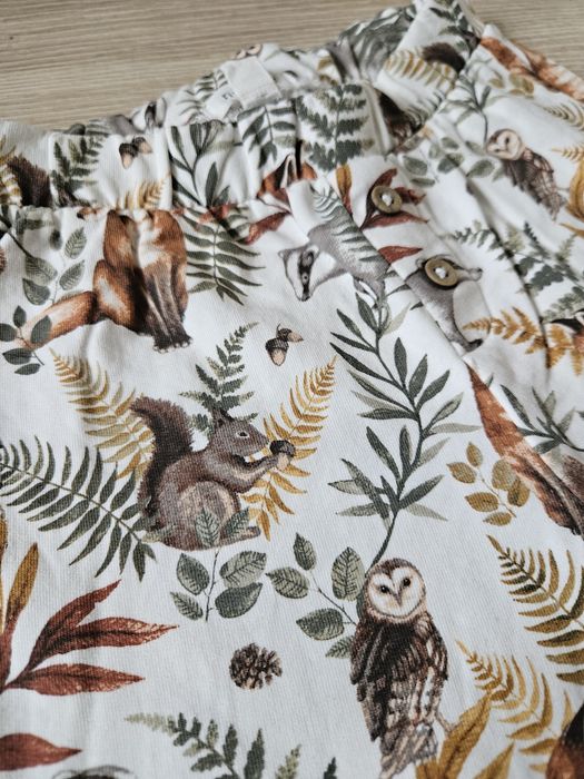 Spodnie newbie jesienne wzory lekko ocieplane liście leśne zwierzątka