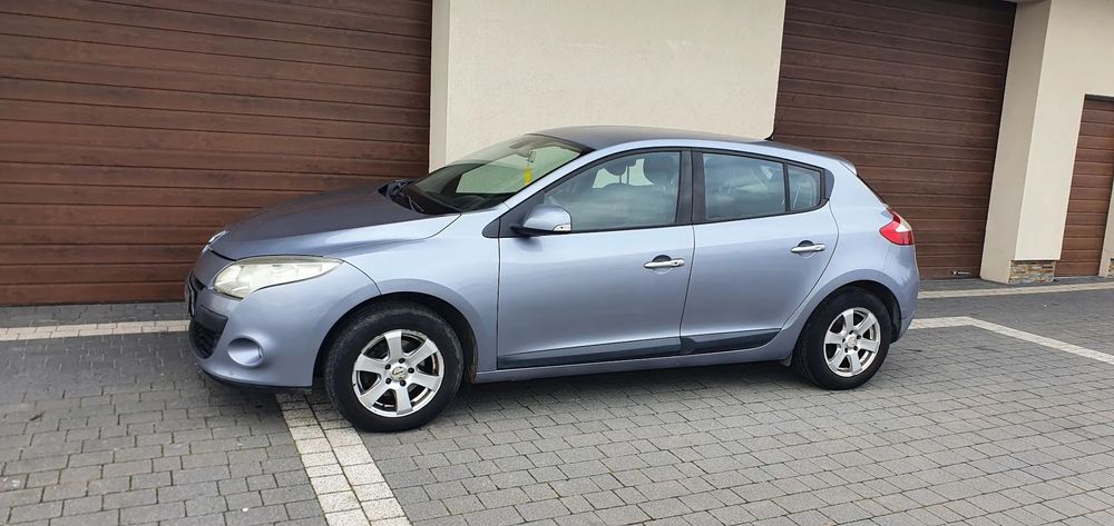 Renault Megane 1.6 klimatronik. bogate wyposażenie , lekko zarysowany